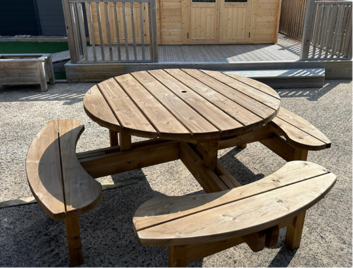 Round Picnic Table - Image 2
